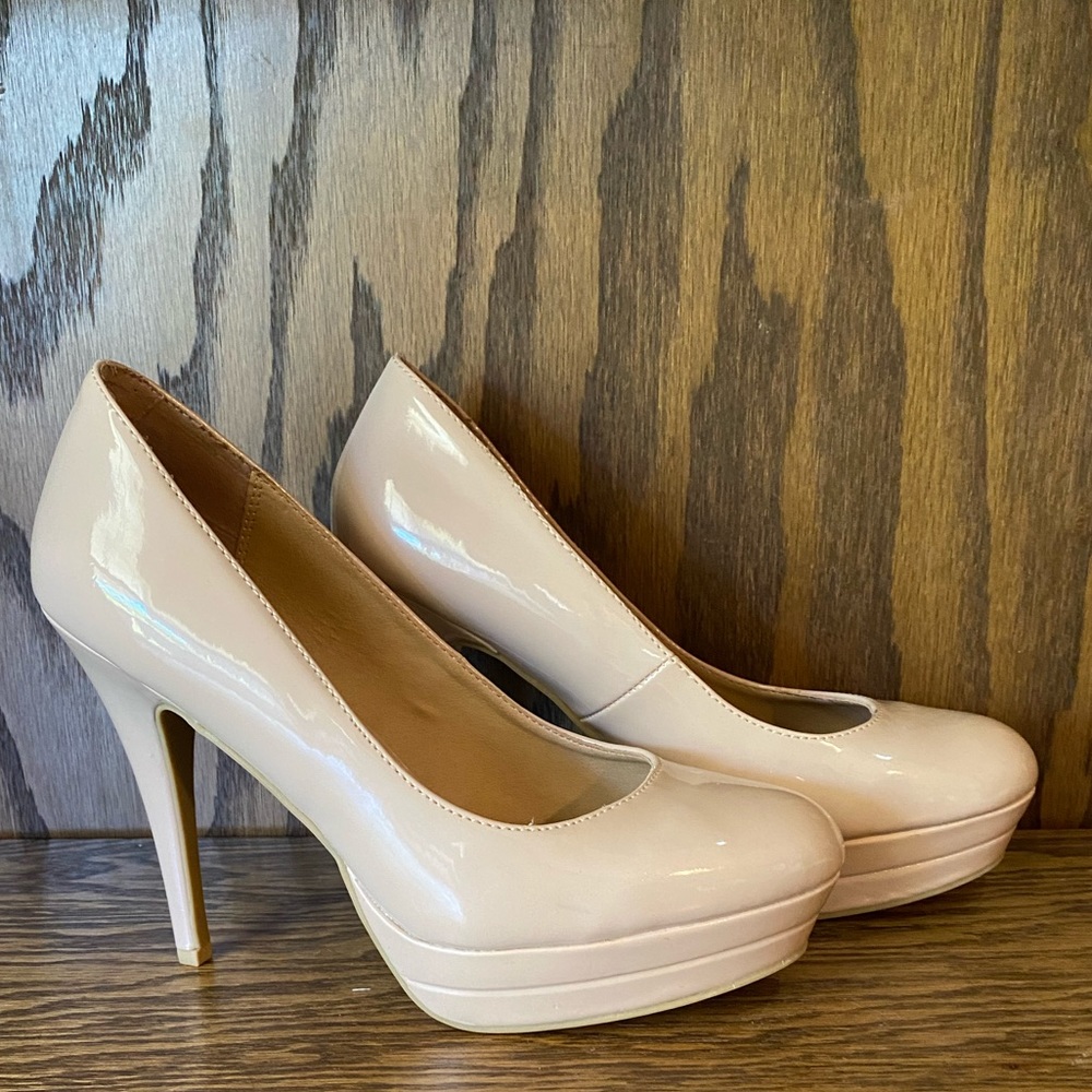 Lauren Conrad pumps